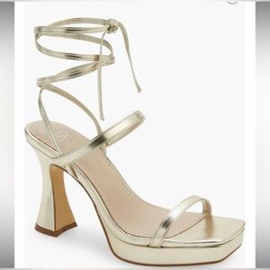✨NWOT✨ Wrap-around platform dress heels, size 11. Metallic Gold